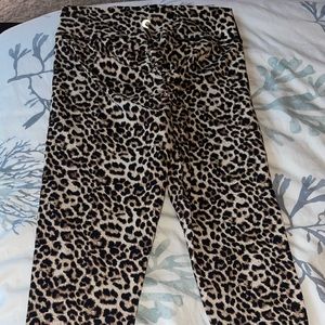 Zyia Leopard Scrunch What 7/8”- 24” Leggings